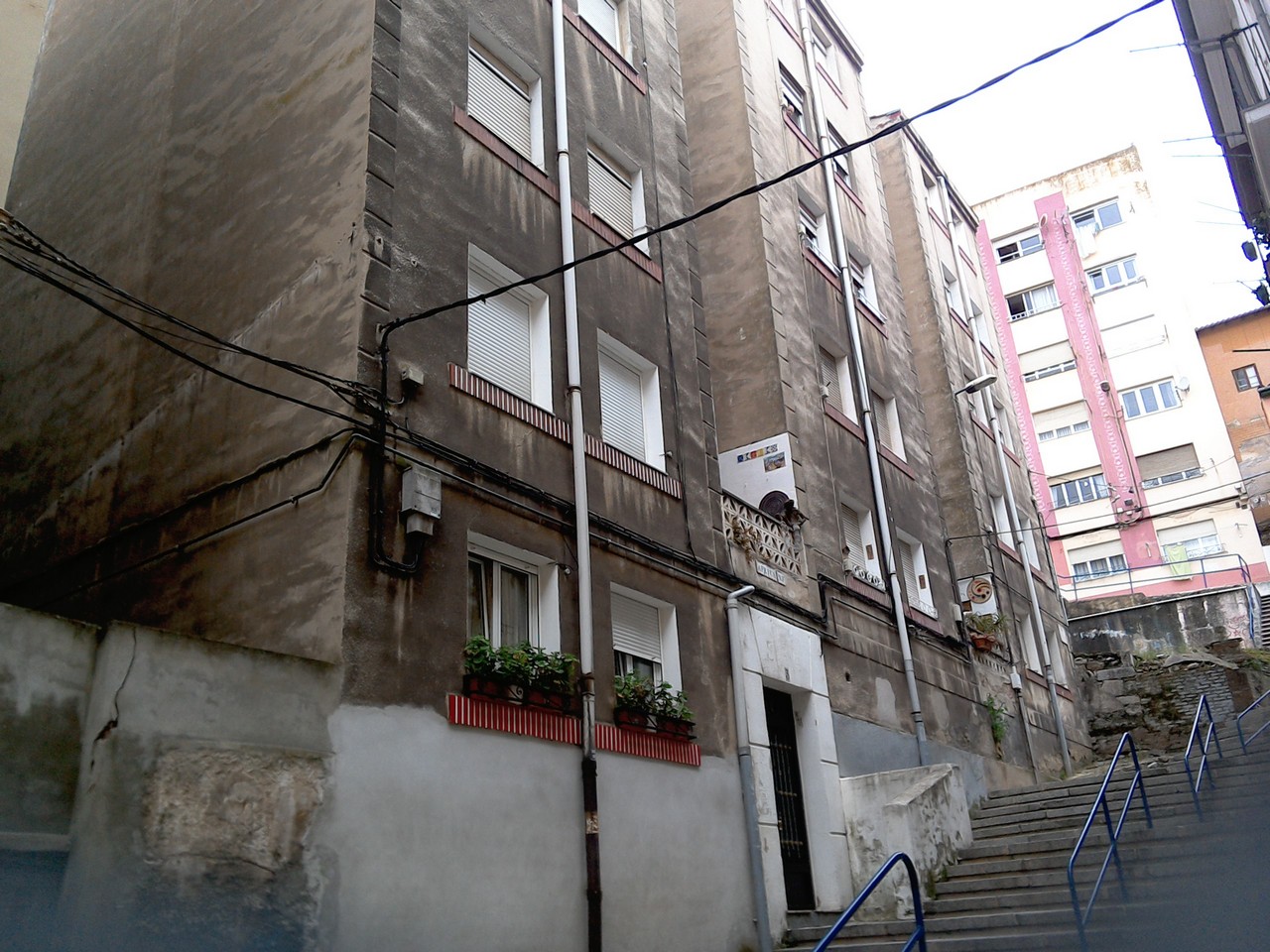 Fachada de la subasta en Santander