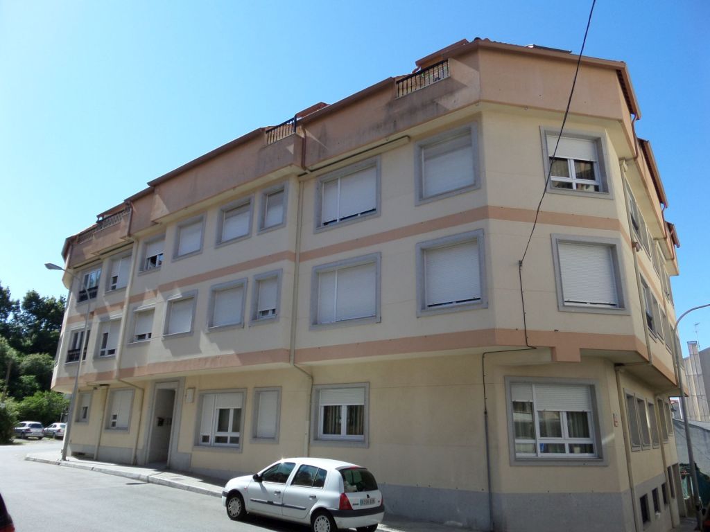 Fachada de la subasta en Ribeira