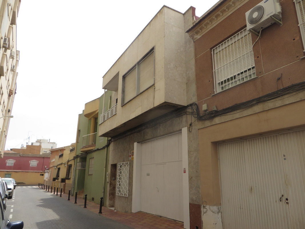 Fachada en Alcantarilla