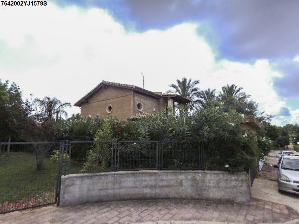 Fachada de la subasta en Picassent