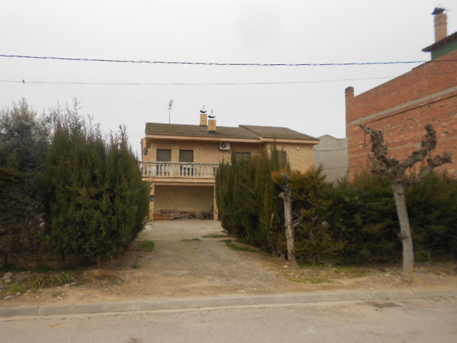 Fachada en Alguaire