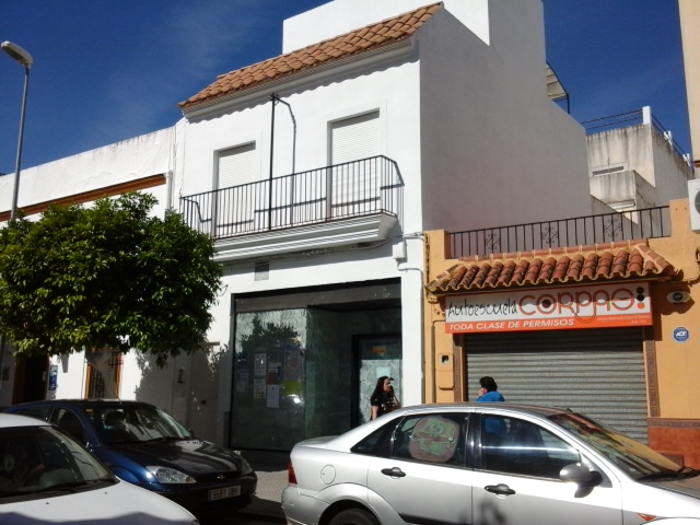 Fachada en Burguillos
