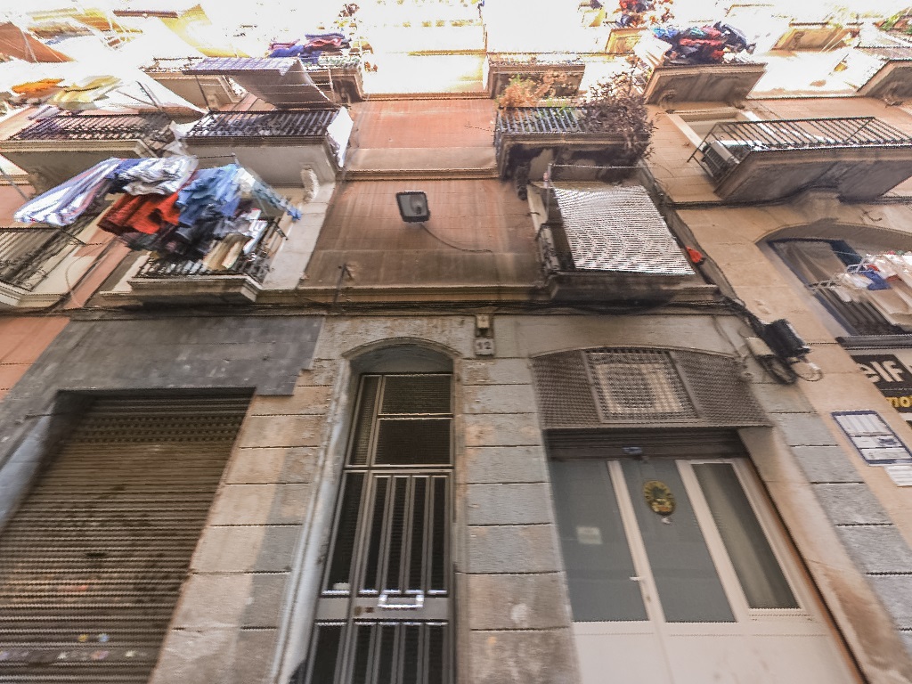 Fachada de la subasta en Barcelona