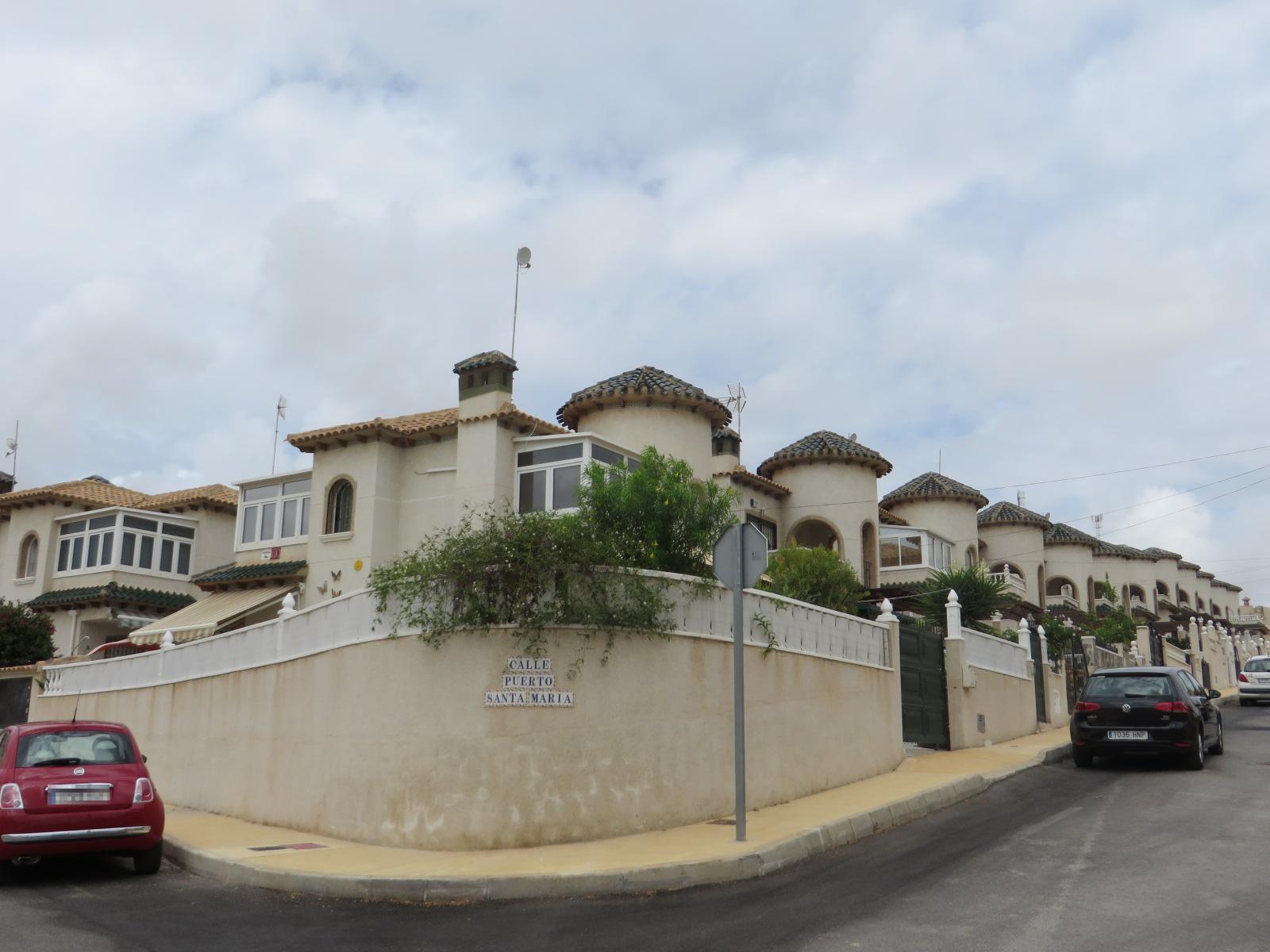Fachada de la subasta en San Miguel De Salinas