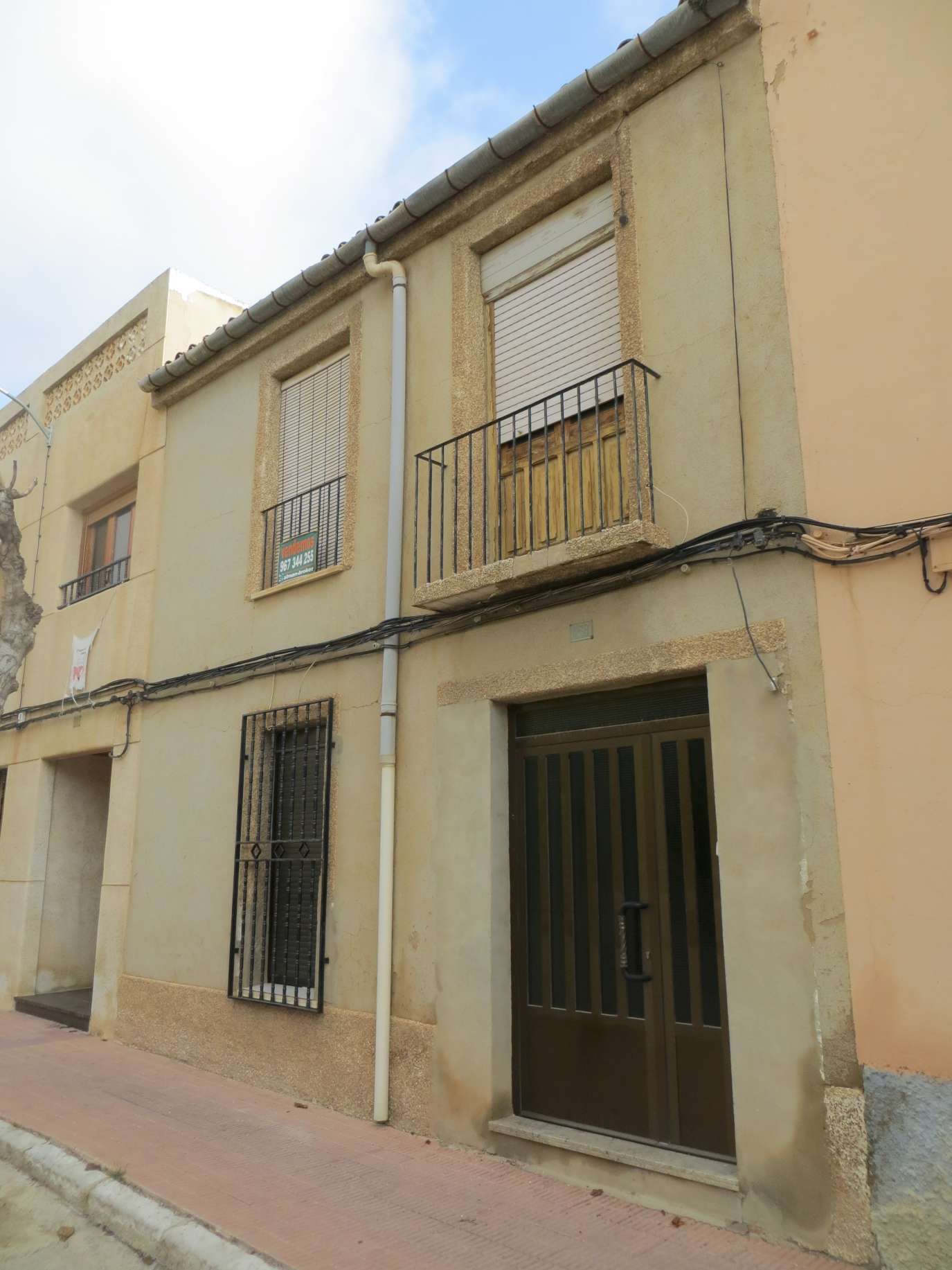 Fachada en Almansa