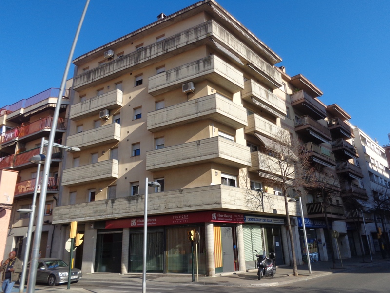 Fachada de la subasta en Salt