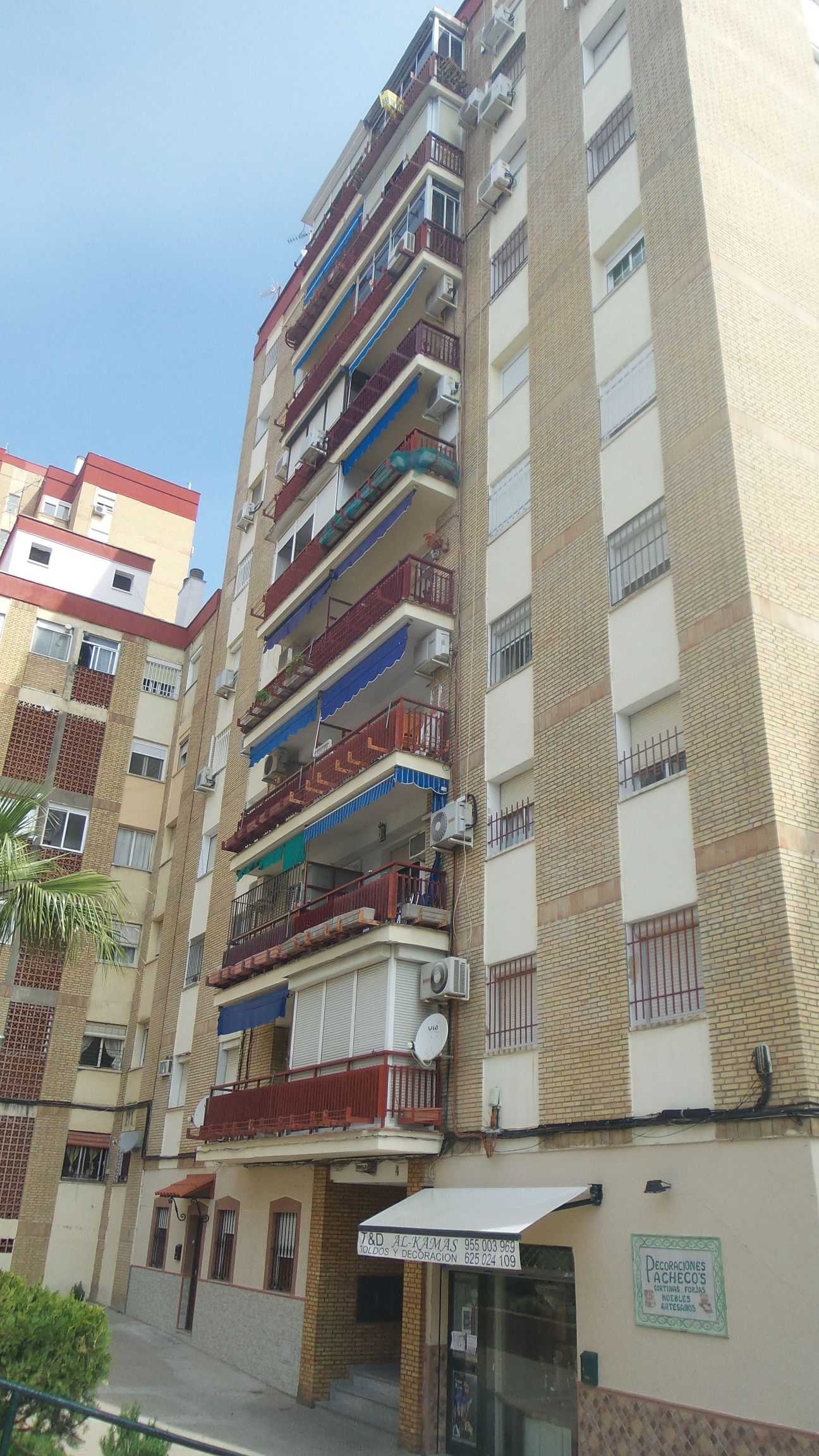 Fachada en Camas