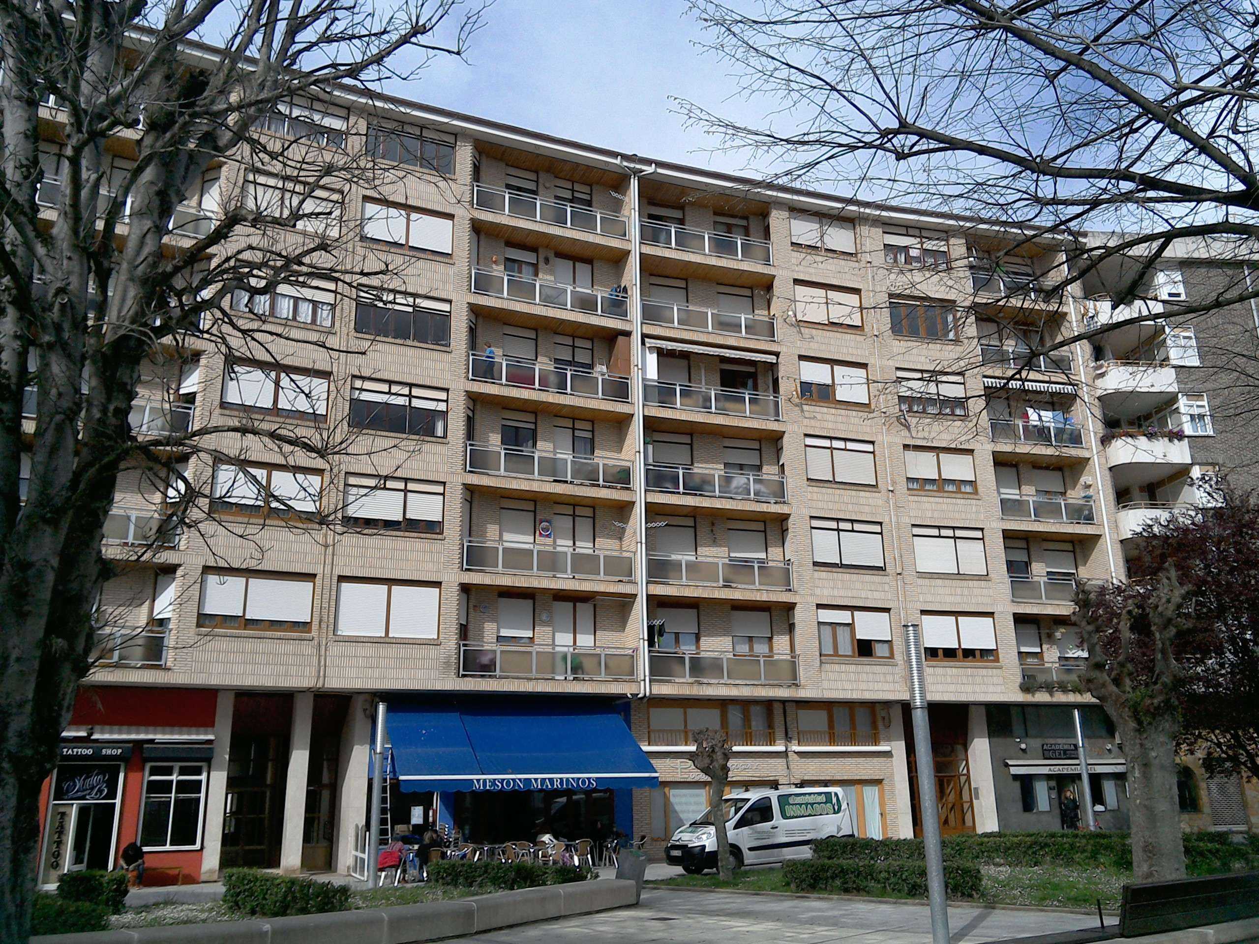 Fachada de la subasta en Santoña