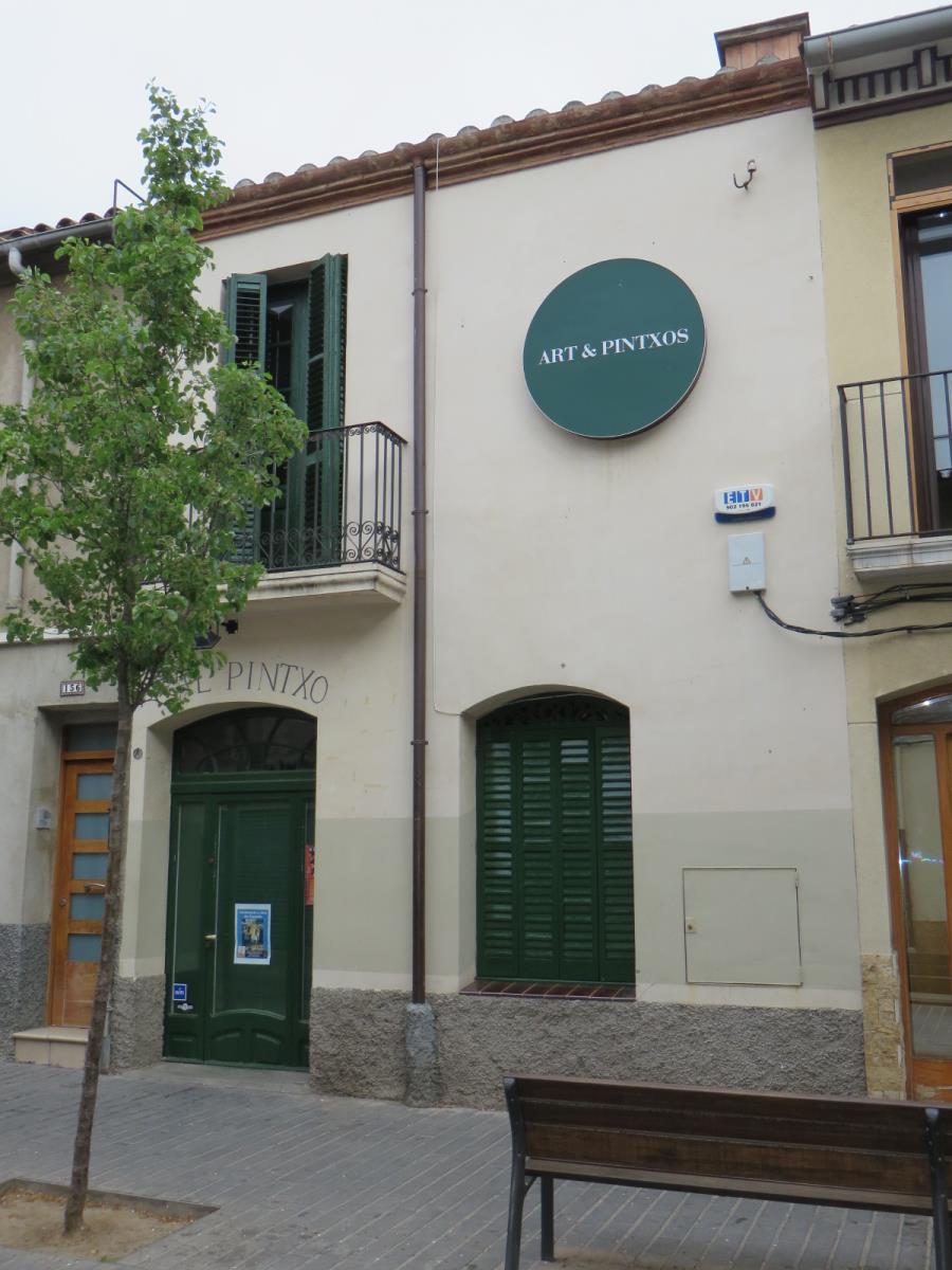 Fachada de la subasta en Cerdanyola Del Vallès