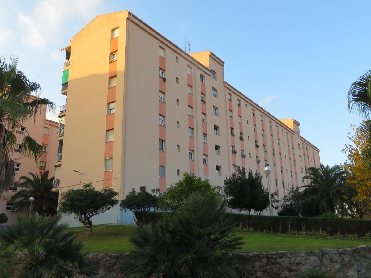 Fachada en Viladecnas